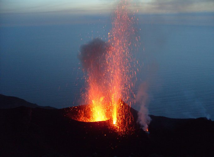Ausbruch des Stromboli-Vulkans