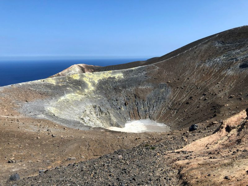 Großer Krater von Vulcano. Ausflüge zu den Äolischen Inseln
