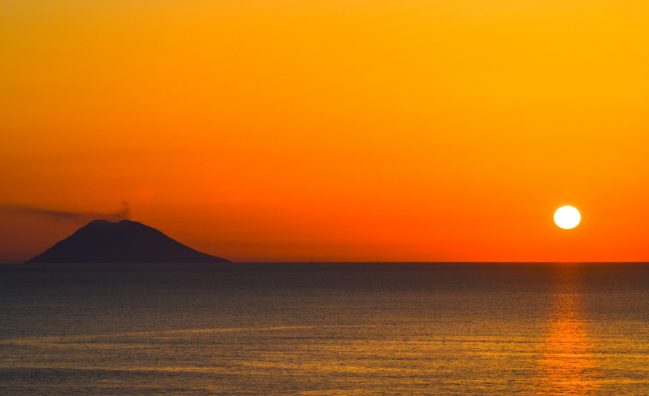 Les couleurs du coucher de soleil dans les îles Éoliennes