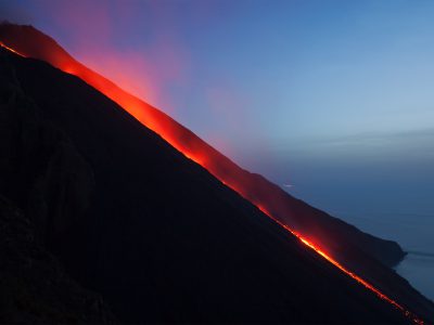 éruption de l'île de Stromboli (Sciara del Fuoco)