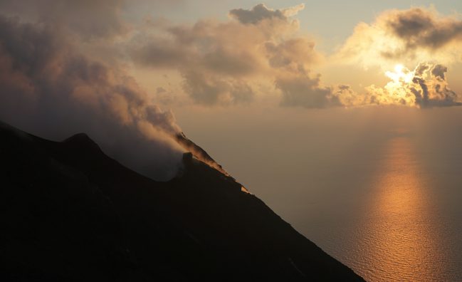 Panorama à Stromboli. Excursions aux îles Éoliennes
