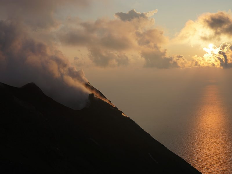 Panorama en Stromboli. Excursiones a las islas Eolias