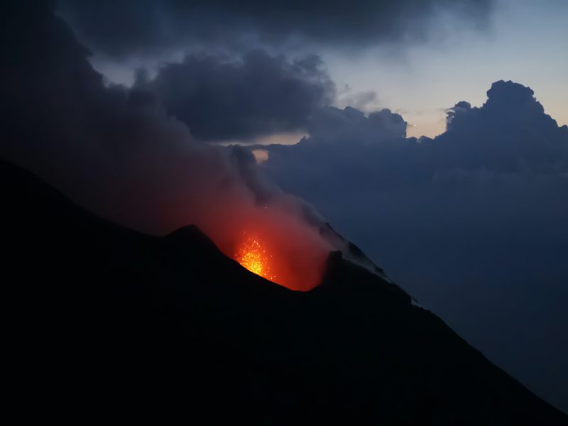 Vacaciones en Stromboli con ascenso al volcán