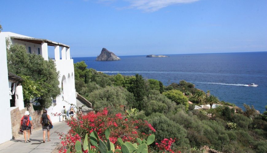 Vacation in Vulcano with boat trips to 6 Aeolian Islands